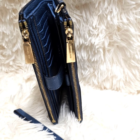 Michael Kors EUC Jet Set Travel Double Zip Wristlet Wallet Blue Pebbled Leather - Picture 3 of 9